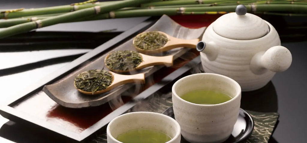 Japanischer grüntee: schlürfen sie ihren weg zu zen und