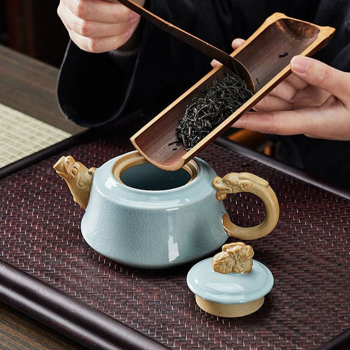 Chinesische teekanne keramik - himmelblau goldener griff