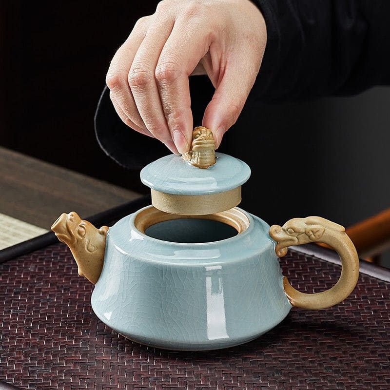 Chinesische teekanne keramik - himmelblau goldener griff