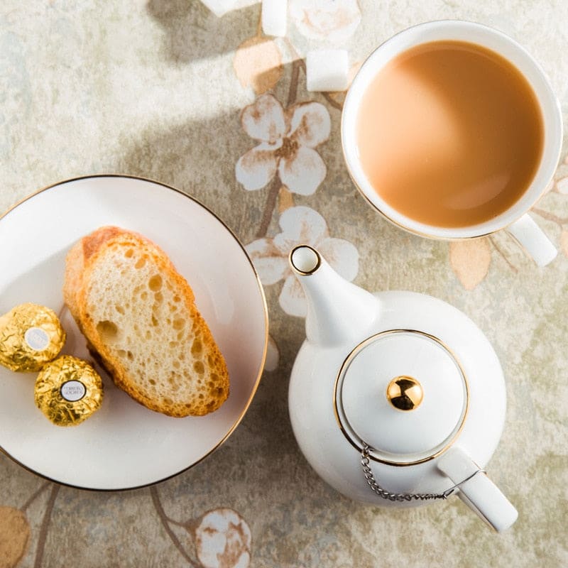 Teekanne Mit Aufgießer Und Tasse