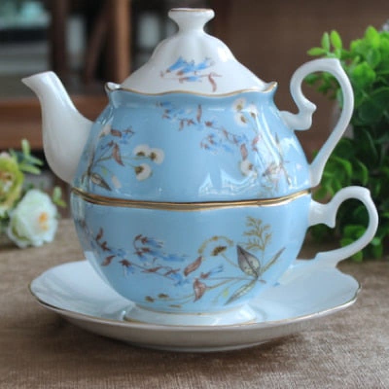 Teekanne und tasse aus porzellan - löwenzahn
